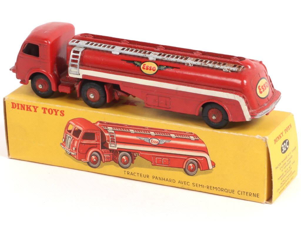 Lot 373 - DINKY TOYS (FRANCE) (1)