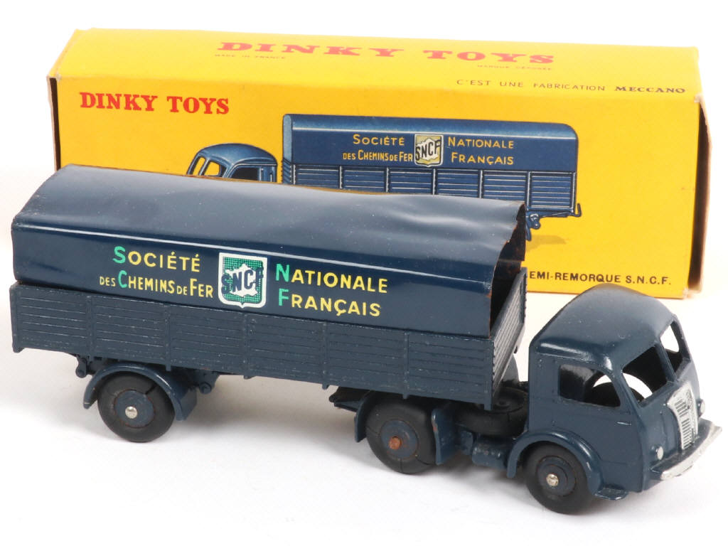 Lot 372 - DINKY TOYS (FRANCE) (1)