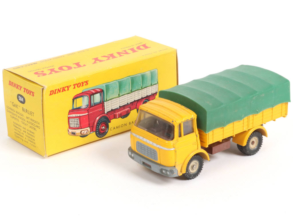 Lot 377 - DINKY TOYS (FRANCE) (1)