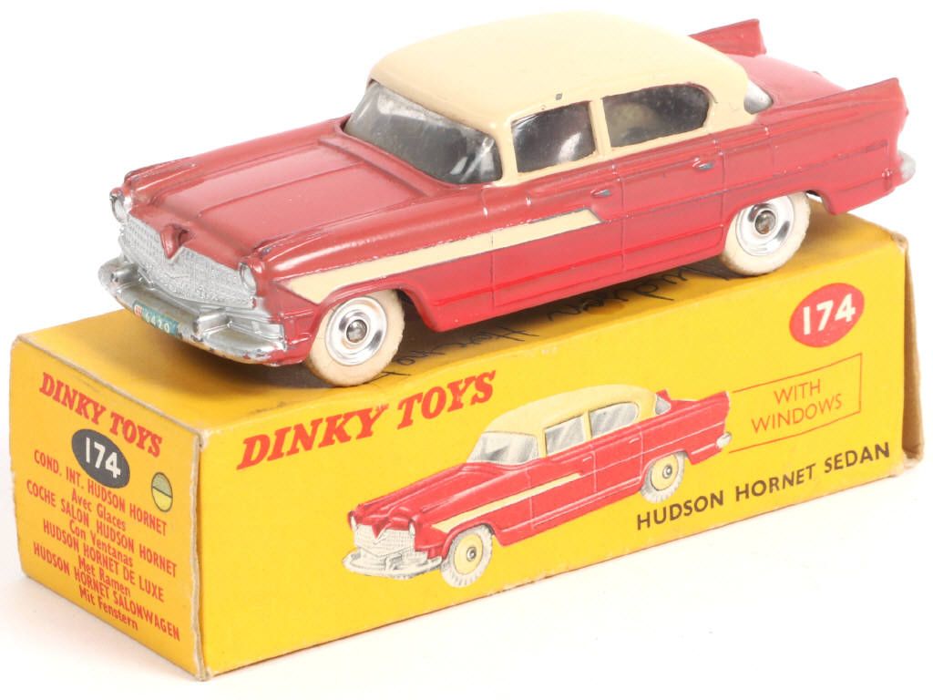 Lot 274 - DINKY TOYS (GB) (1)