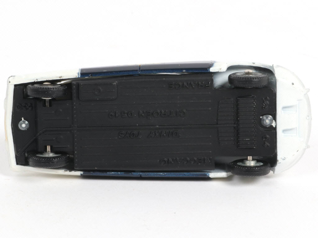 Lot 313 - DINKY TOYS (FRANCE) (1)