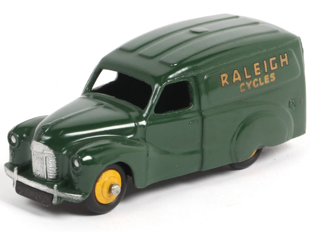 Lot 261 - DINKY TOYS (GB) (1)