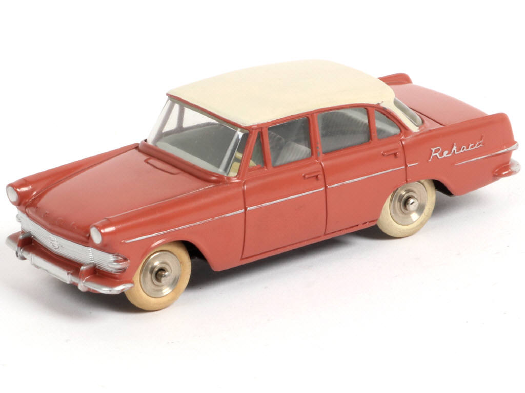 Lot 329 - DINKY TOYS (FRANCE) (1)