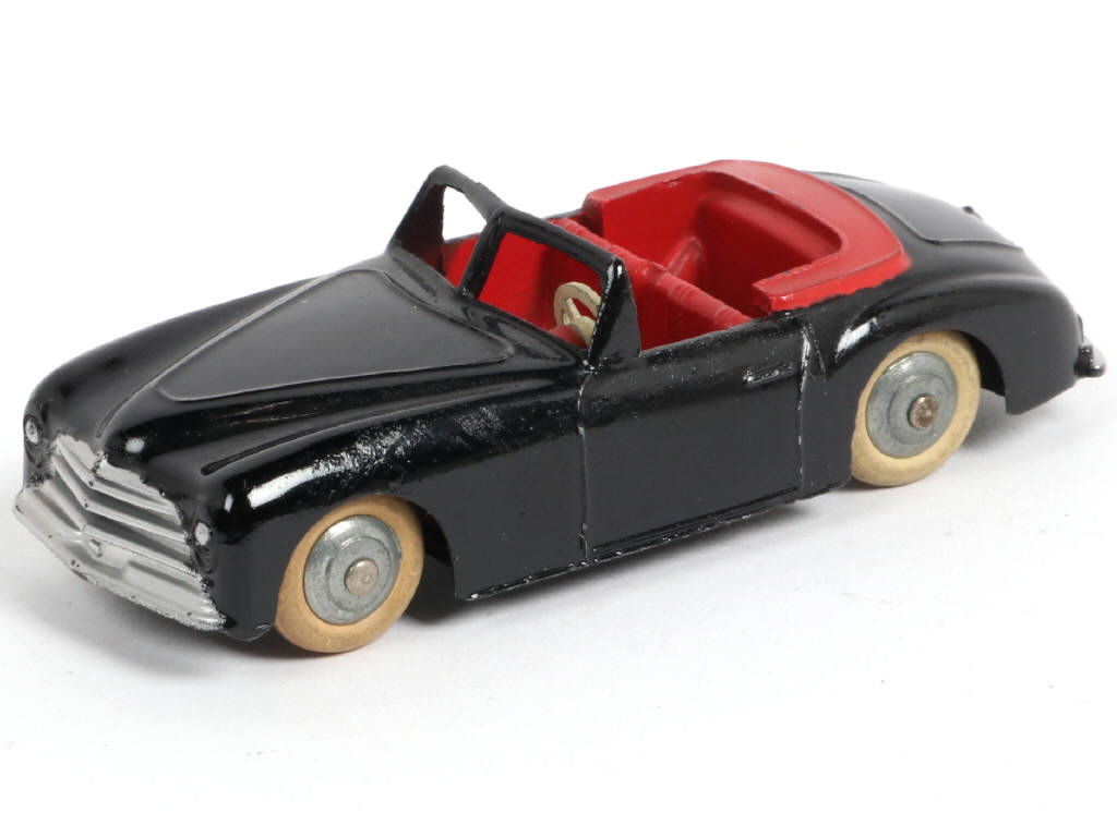 Lot 295 - DINKY TOYS (FRANCE) (1)