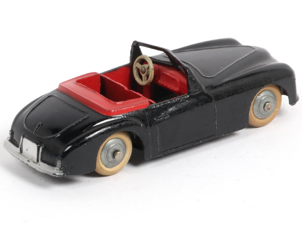 Lot 295 - DINKY TOYS (FRANCE) (1)