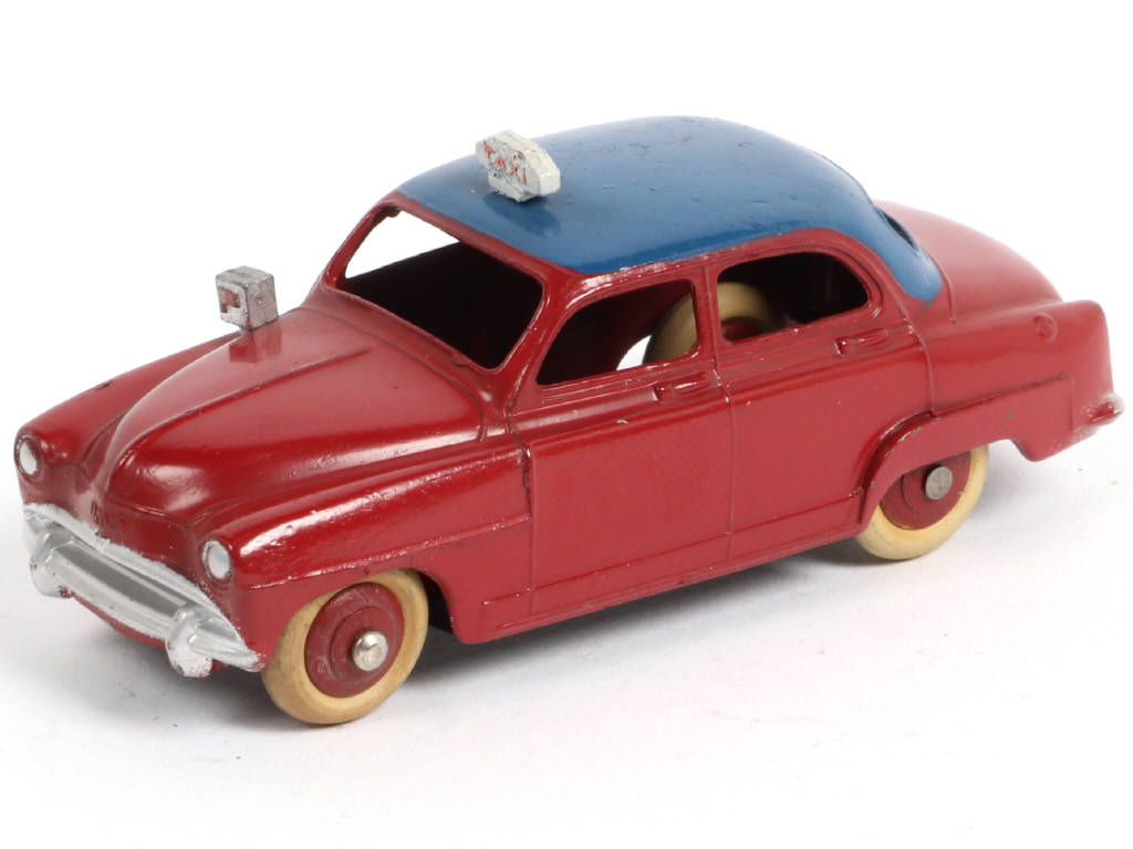 Lot 300 - DINKY TOYS (FRANCE) (1)