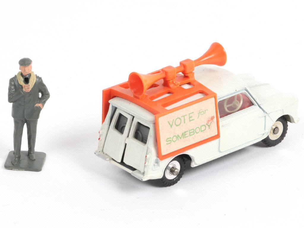 Lot 246 - DINKY TOYS (GB) (1)