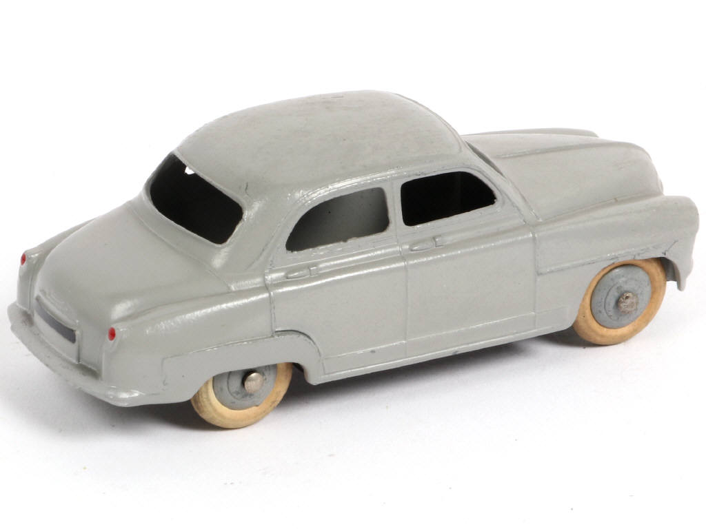 Lot 298 - DINKY TOYS (FRANCE) (1)