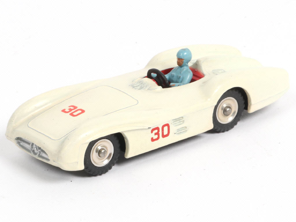 Lot 219 - DINKY TOYS (GB) (1)