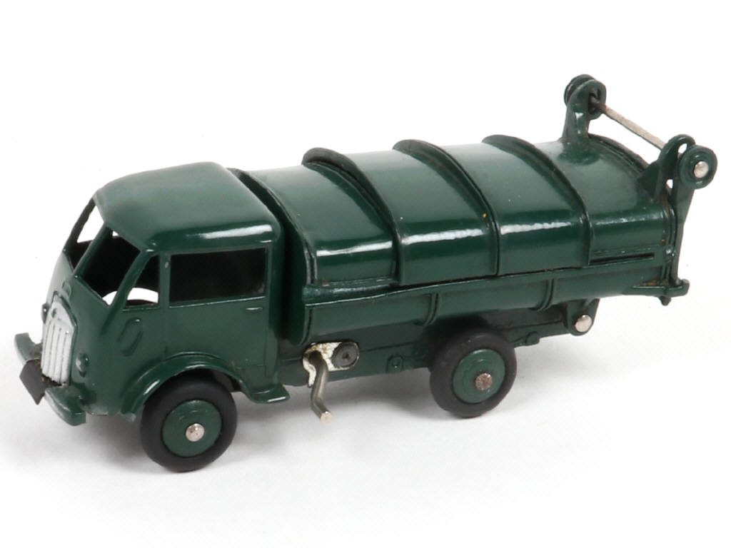 Lot 352 - DINKY TOYS (FRANCE) (1)