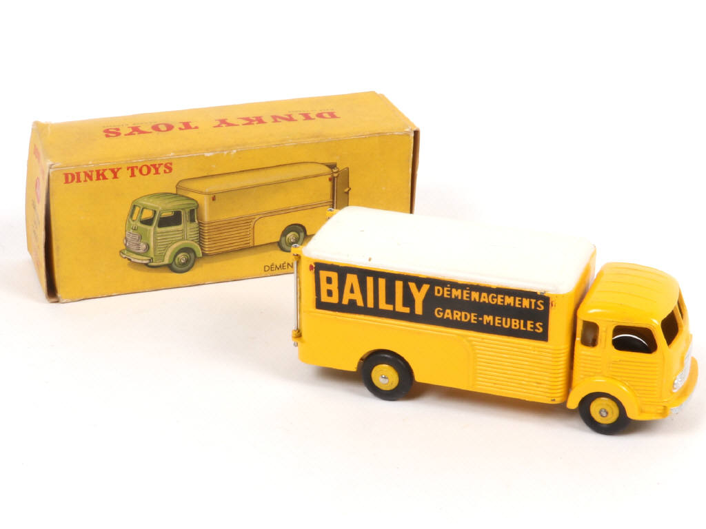 Lot 361 - DINKY TOYS (FRANCE) (1)