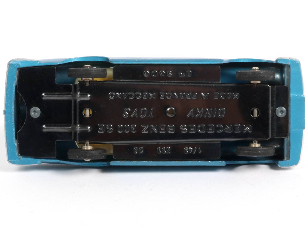 Lot 312 - DINKY TOYS (FRANCE) (1)