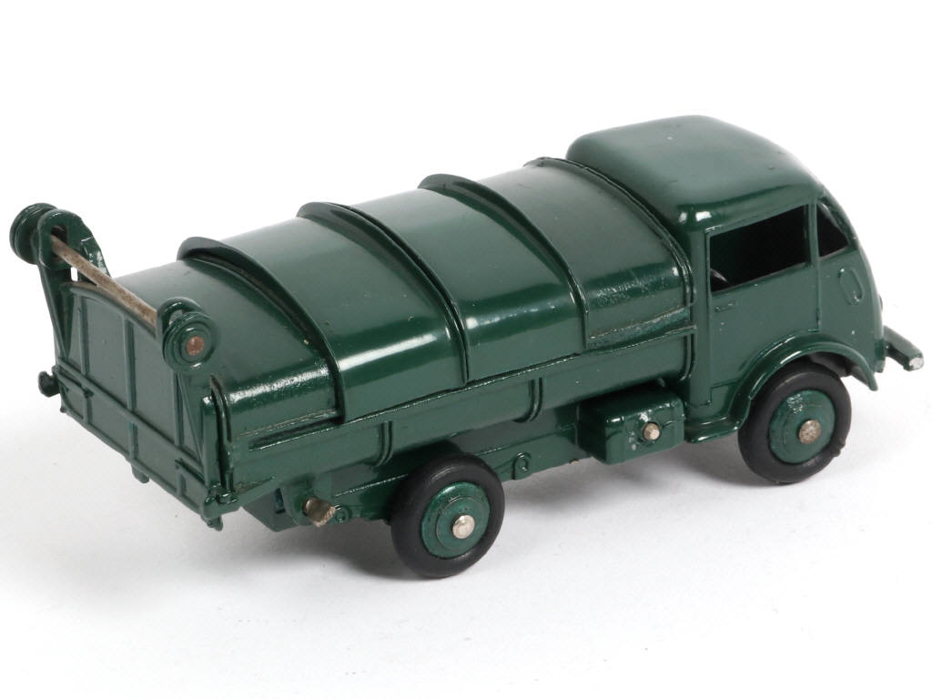 Lot 351 - DINKY TOYS (FRANCE) (1)