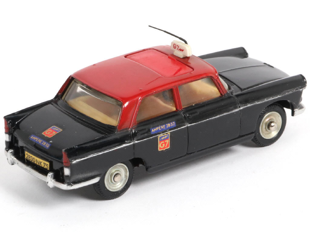 Lot 325 - DINKY TOYS (FRANCE) (1)