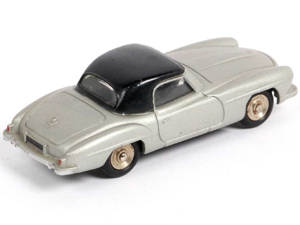 Lot 322 - DINKY TOYS (FRANCE) (1)