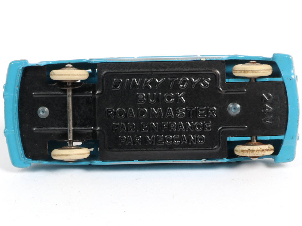 Lot 303 - DINKY TOYS (FRANCE) (1)