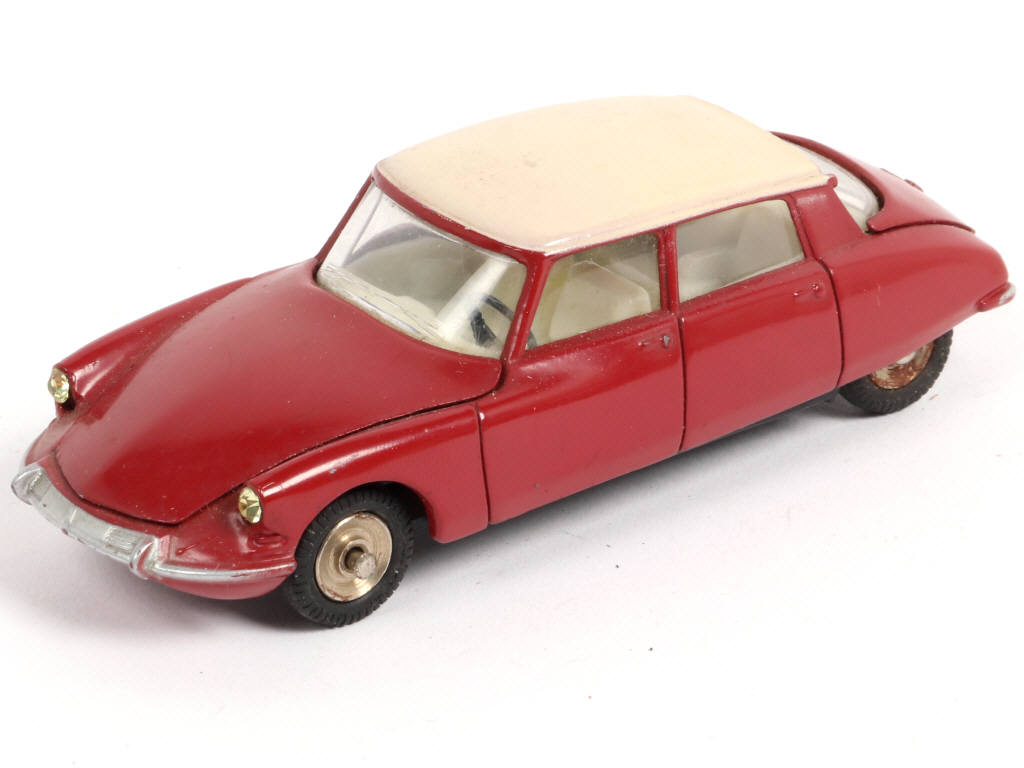 Lot 334 - DINKY TOYS (FRANCE) (1)