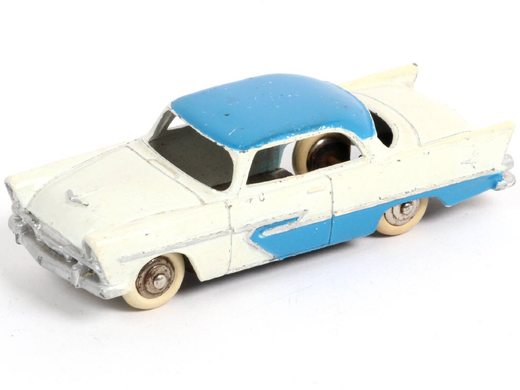 Lot 291 - DINKY TOYS (FRANCE) (1)