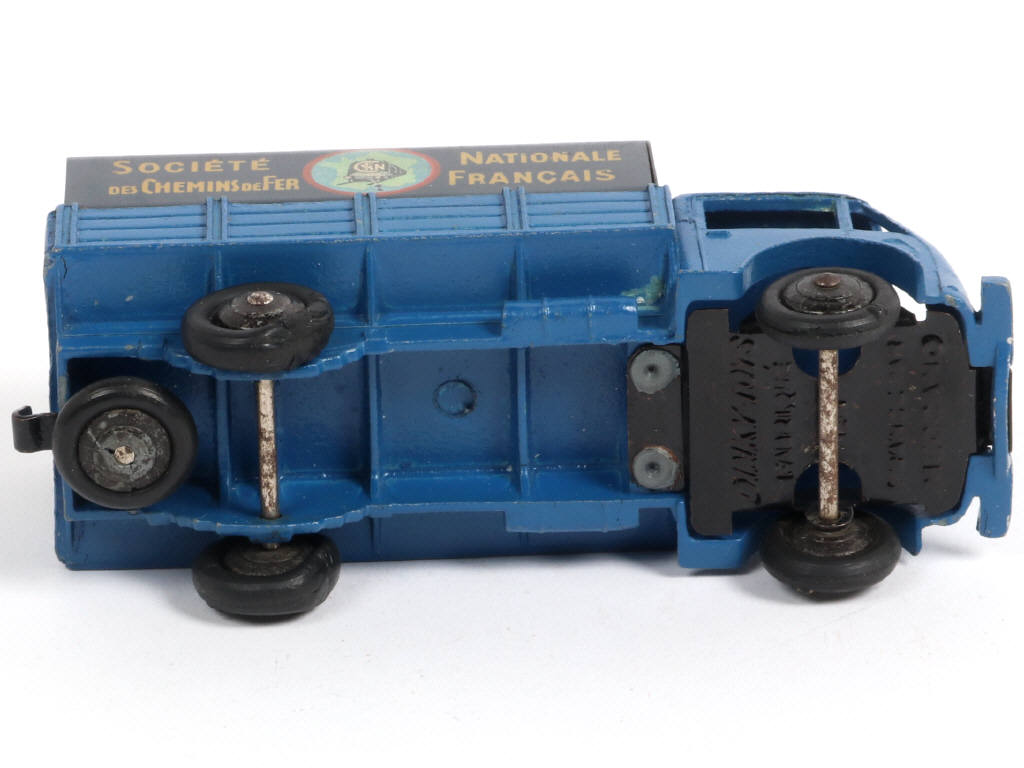 Lot 348 - DINKY TOYS (FRANCE) (1)