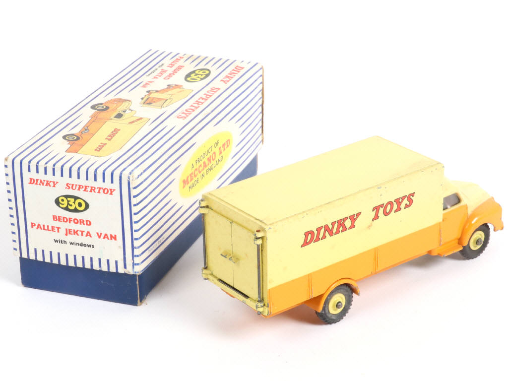 Lot 270 - DINKY TOYS (GB) (1)