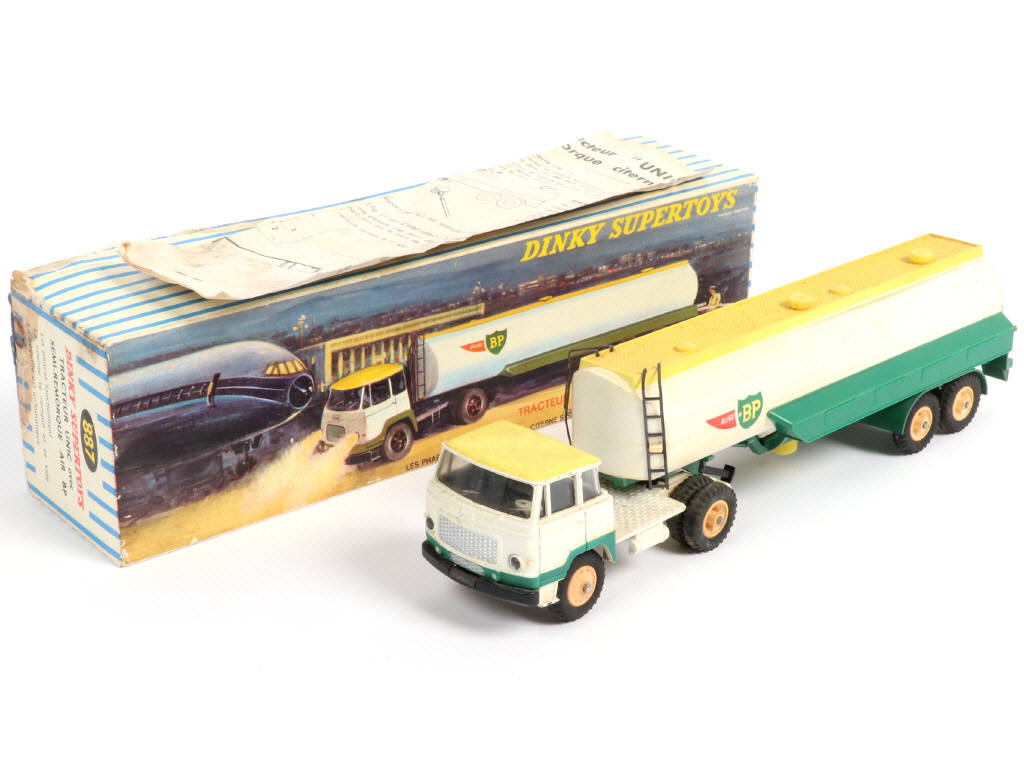 Lot 372 - DINKY TOYS (FRANCE) (1)