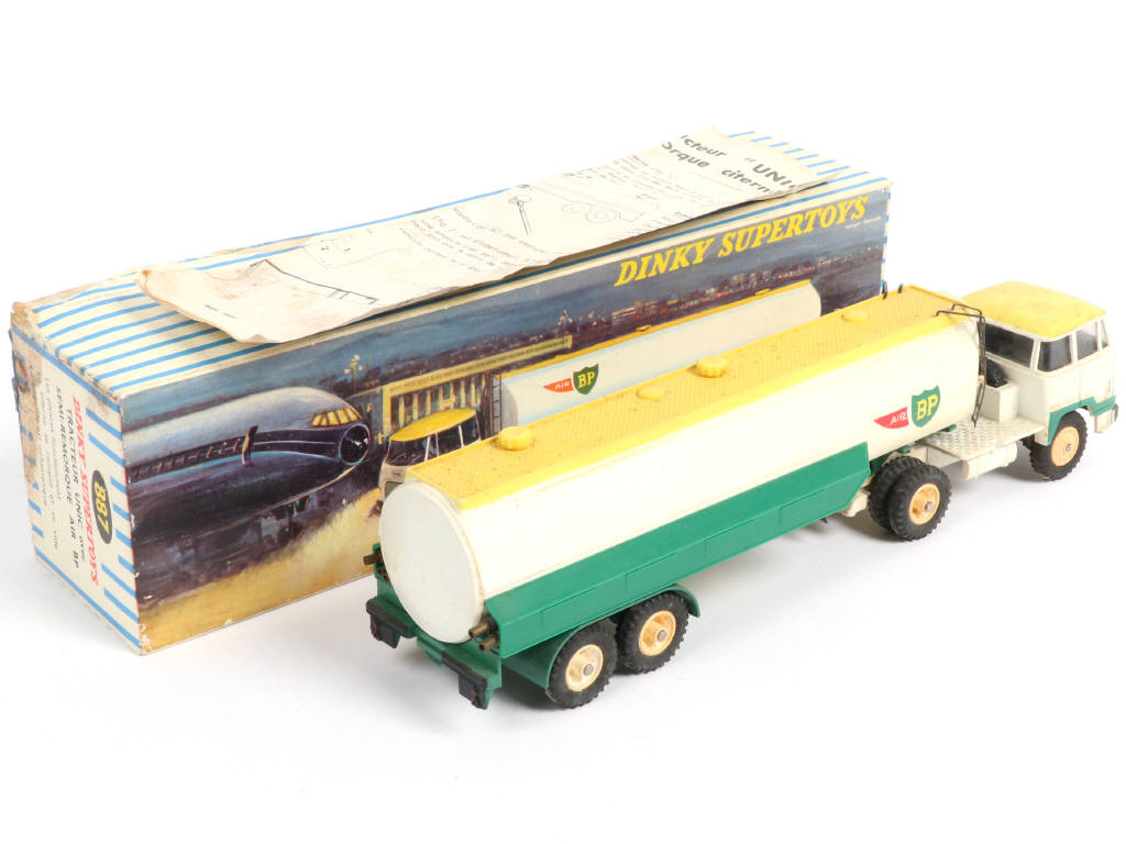 Lot 372 - DINKY TOYS (FRANCE) (1)