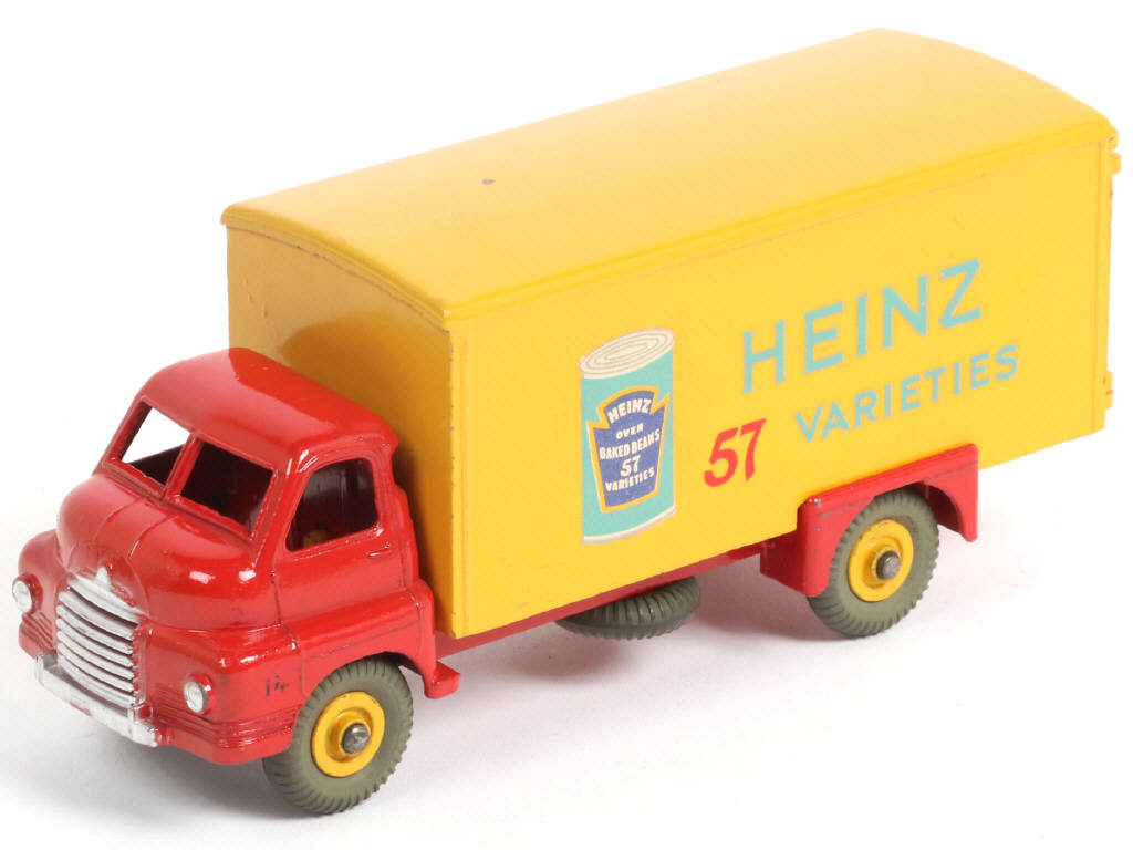 Lot 261 - DINKY TOYS (GB) (1)