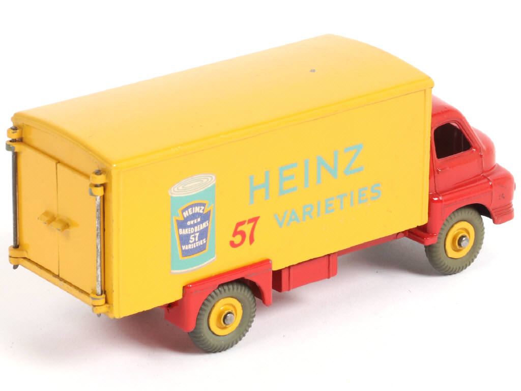 Lot 261 - DINKY TOYS (GB) (1)