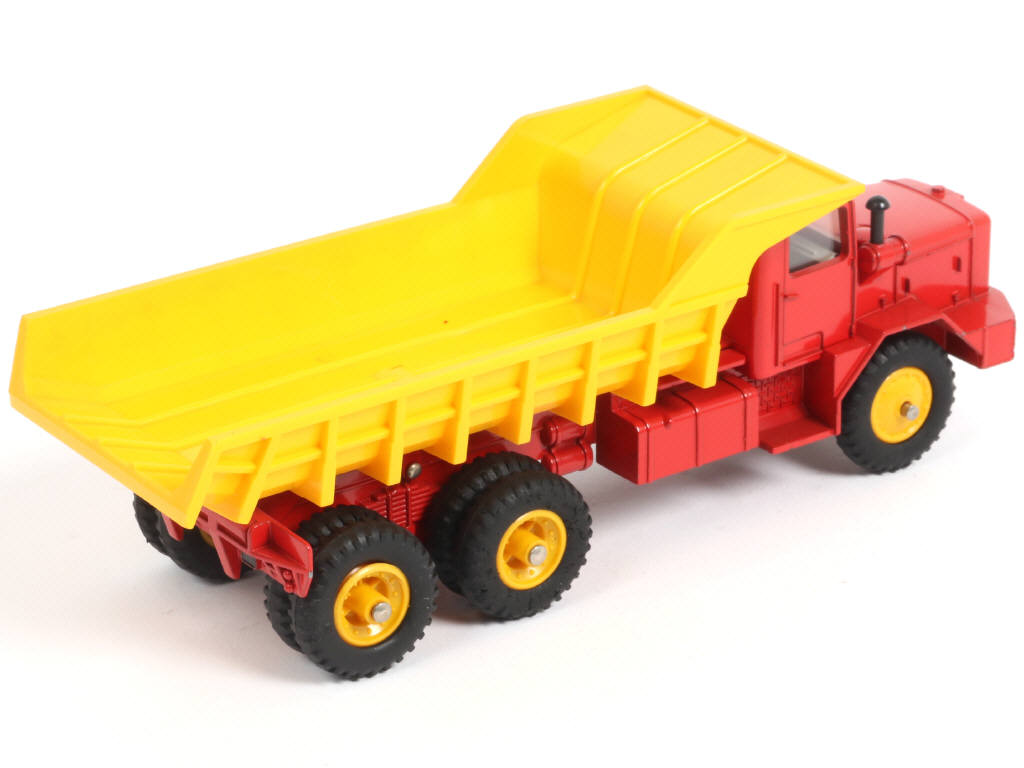 Lot 347 - DINKY TOYS (FRANCE) (1)