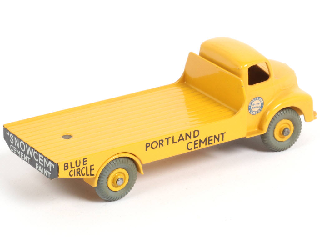 Lot 257 - DINKY TOYS (GB) (1)