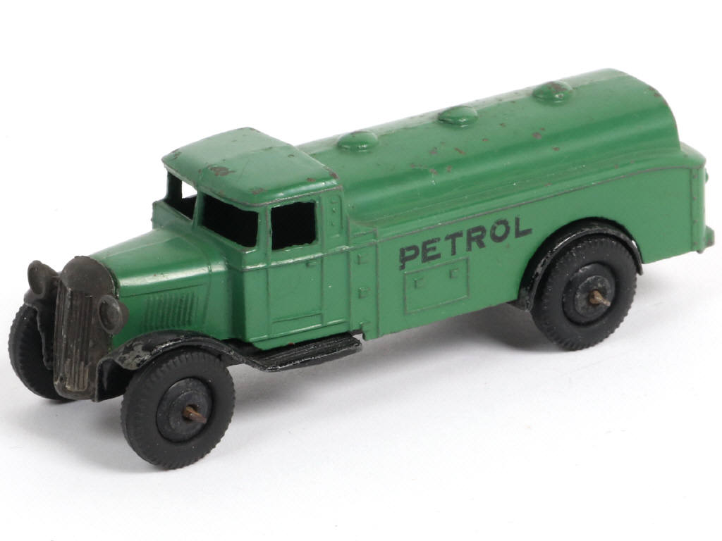 Lot 281 - DINKY TOYS (GB) (1)
