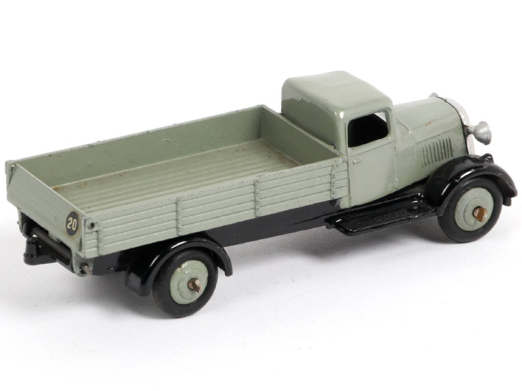 Lot 282 - DINKY TOYS (GB) (1)