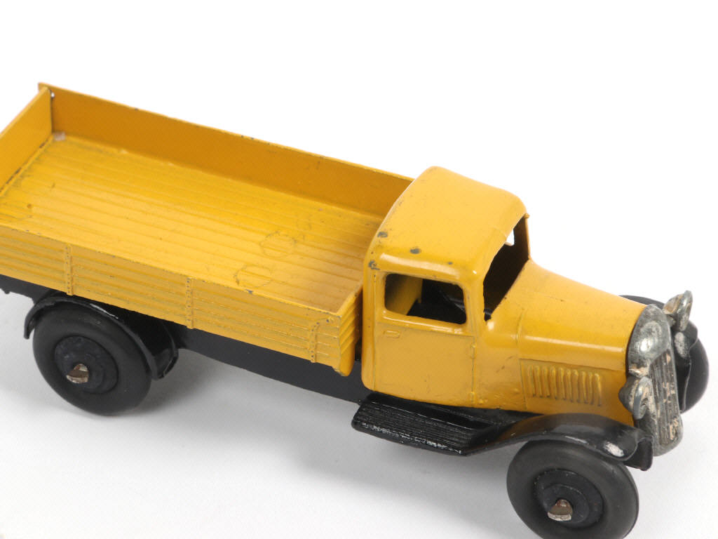 Lot 283 - DINKY TOYS (GB) (1)