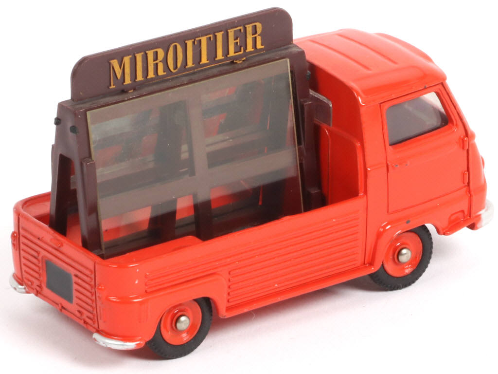 Lot 367 - DINKY TOYS (FRANCE) (1)