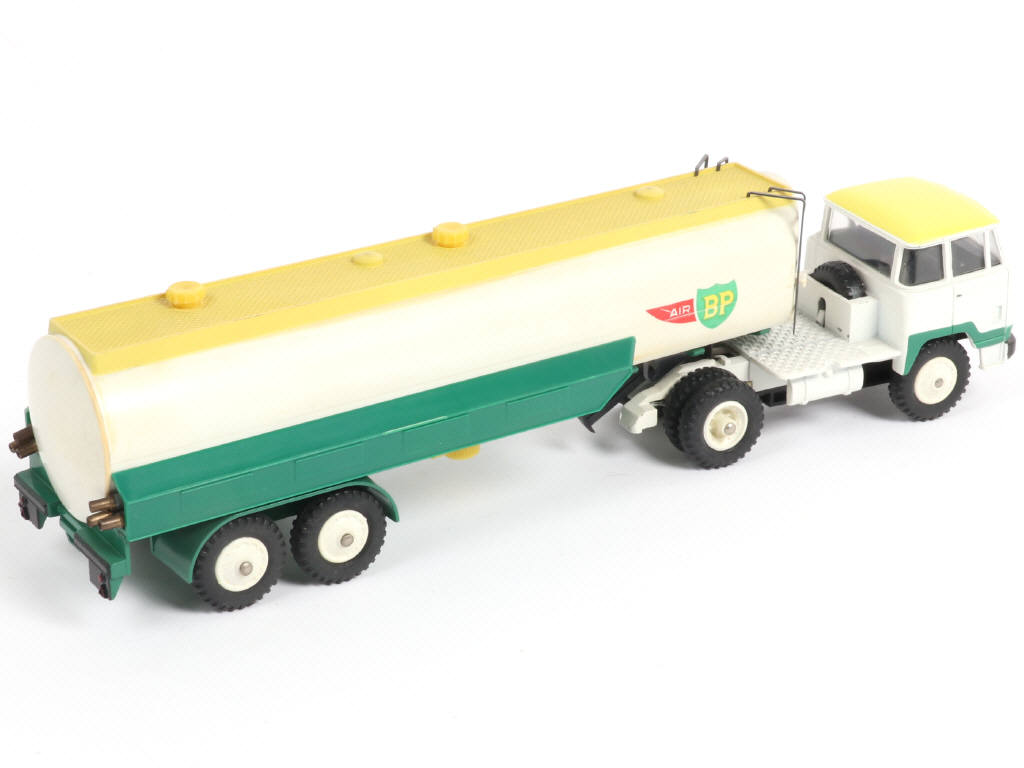 Lot 381 - DINKY TOYS (FRANCE) (1)