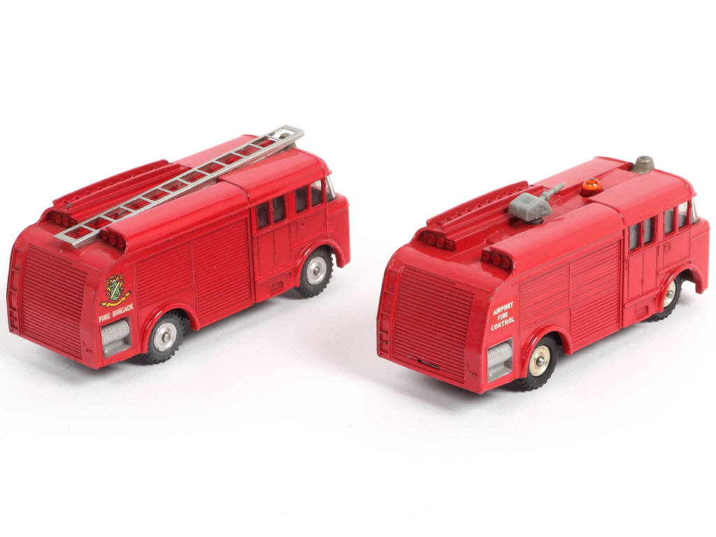 Lot 319 - DINKY TOYS (GB) (2)