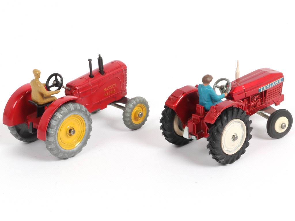 Lot 321 - DINKY TOYS (GB) (2)