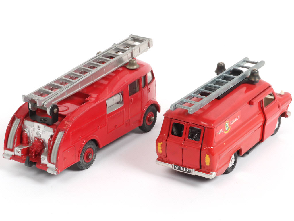 Lot 320 - DINKY TOYS (GB) (2)