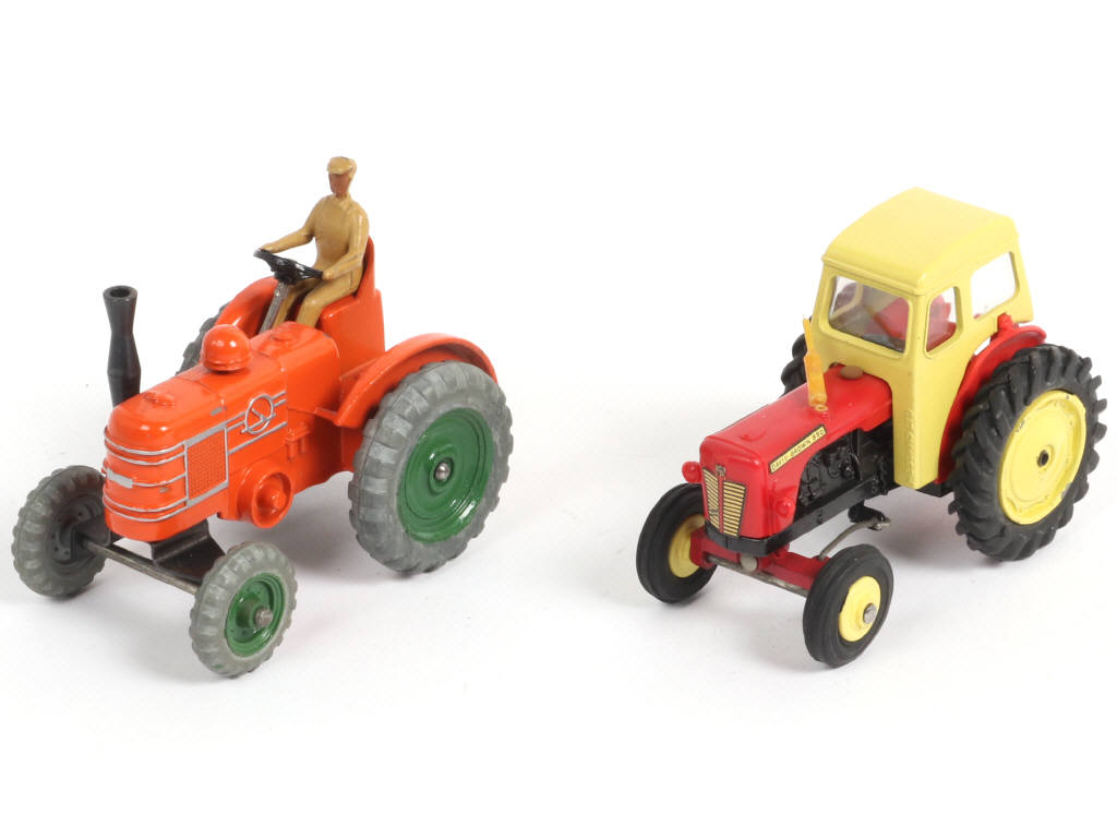 Lot 322 - DINKY TOYS (GB) (2)