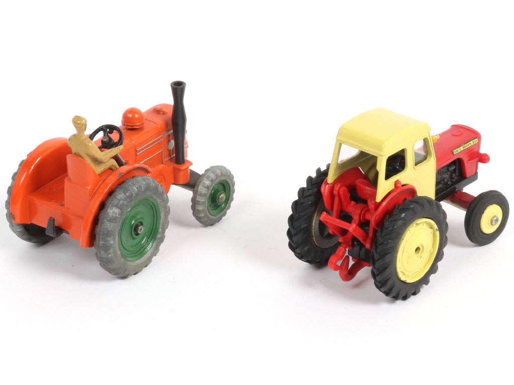Lot 322 - DINKY TOYS (GB) (2)