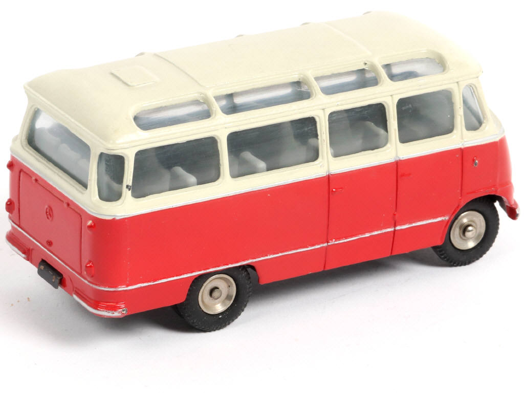 Lot 369 - DINKY TOYS (FRANCE) (1)