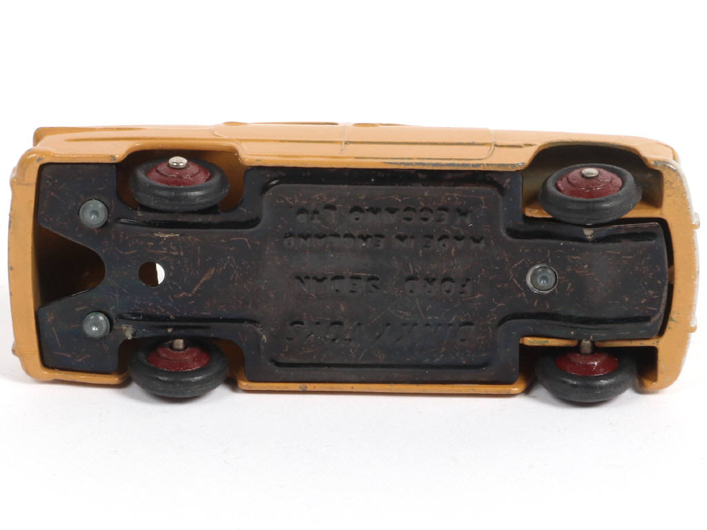 Lot 255 - DINKY TOYS (GB) (1)