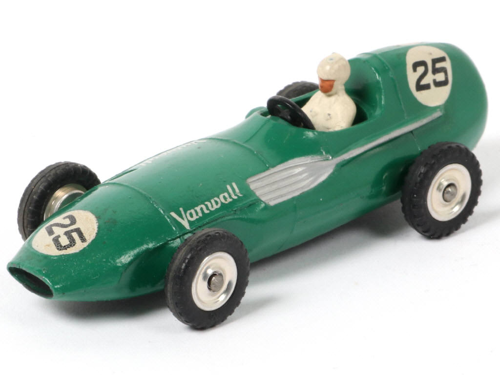 Lot 254 - DINKY TOYS (GB) (1)