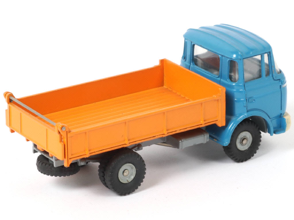 Lot 375 - DINKY TOYS (FRANCE) (1)