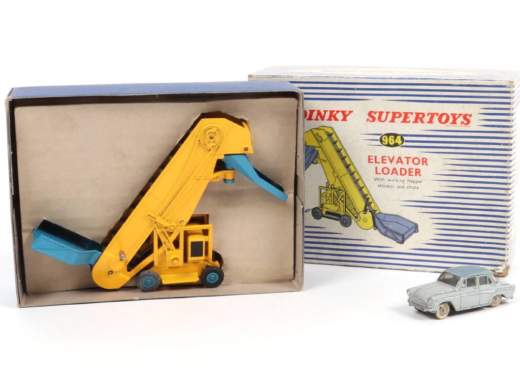 Lot 310 - DINKY TOYS (GB) (2)