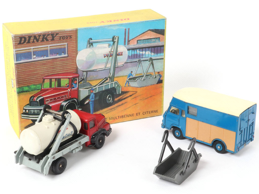 Lot 391 - DINKY TOYS (FRANCE) (2)