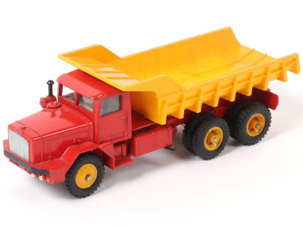 Lot 373 - DINKY TOYS (FRANCE) (1)