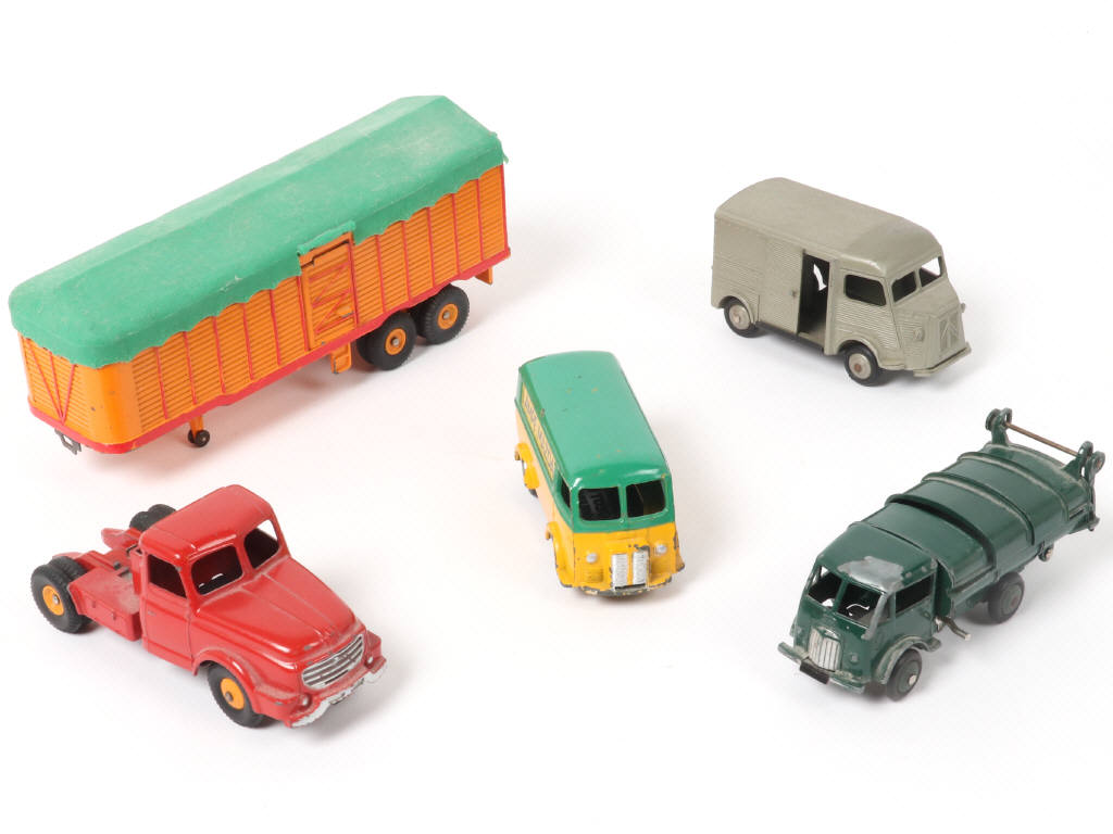 Lot 400 - DINKY TOYS (FRANCE) (4)