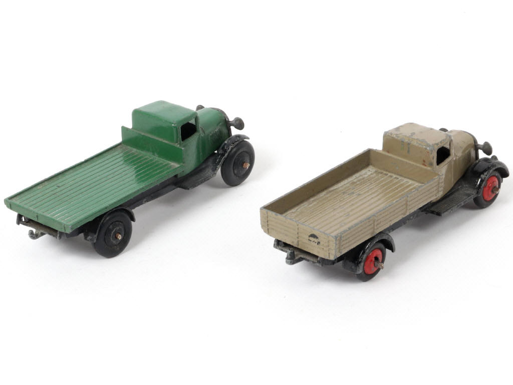 Lot 316 - DINKY TOYS (GB) (2)