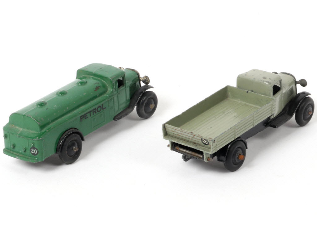 Lot 317 - DINKY TOYS (GB) (2)